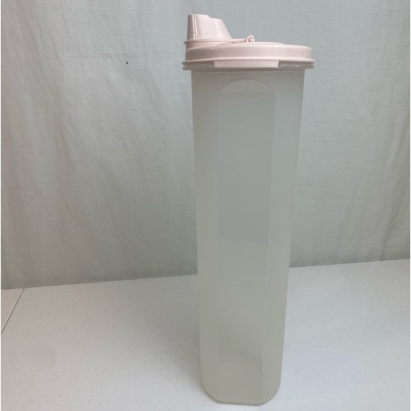 VINTAGE TUPPERWARE PASTA 4 3/4 Cups CONTAINER NO. 1661-4 With Lid #1898B-2 - Picture 1 of 11